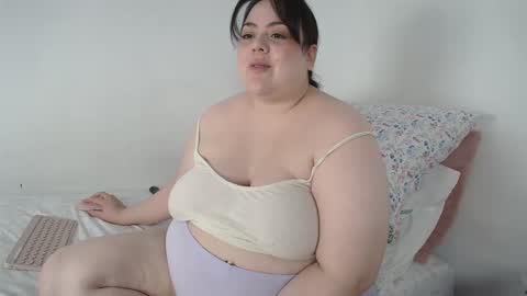 Snapshot of suzyitsstunning23 chatting on 21, 11, 2025 suzy online show from 21, 11, 2025