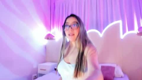 Snapshot of suzylee_ chatting on 5, 5, 2026 suzylee_ online show from 5, 5, 2026