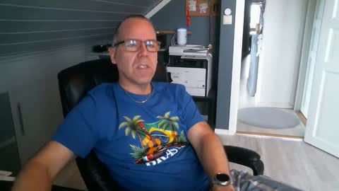 Snapshot of sverige1980 chatting on 21, 3, 2026 Tom online show from 21, 3, 2026