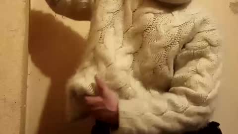 Snapshot of sweaterboy666 chatting on 19, 12, 2024 sweaterboy666 online show from 19, 12, 2024