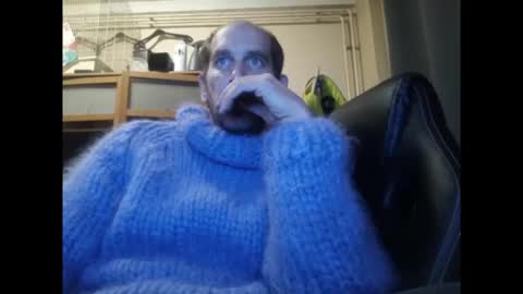 Snapshot of sweaterboy666 chatting on 6, 11, 2025 sweaterboy666 online show from 6, 11, 2025
