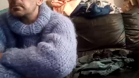 Snapshot of sweaterboy666 chatting on 20, 11, 2025 sweaterboy666 online show from 20, 11, 2025