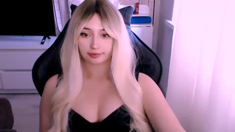 Snapshot of sweeet_baby0 chatting on 17, 10, 2025 Kate online show from 17, 10, 2025