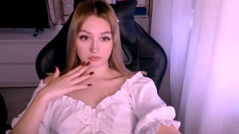 Snapshot of sweeet_baby0 chatting on 27, 10, 2025 Kate online show from 27, 10, 2025