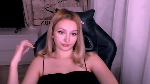 Snapshot of sweeet_baby0 chatting on 14, 11, 2025 Kate online show from 14, 11, 2025