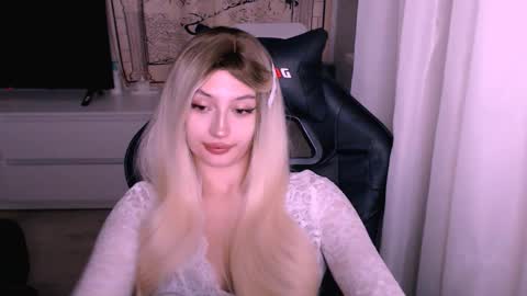 Snapshot of sweeet_baby0 chatting on 1, 12, 2025 Kate online show from 1, 12, 2025