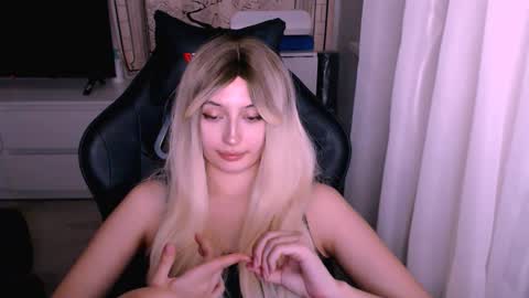 Snapshot of sweeet_baby0 chatting on 1, 12, 2025 Kate online show from 1, 12, 2025