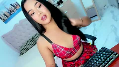 Snapshot of sweet18_jasmine chatting on 12, 11, 2025 sweet18_jasmine online show from 12, 11, 2025