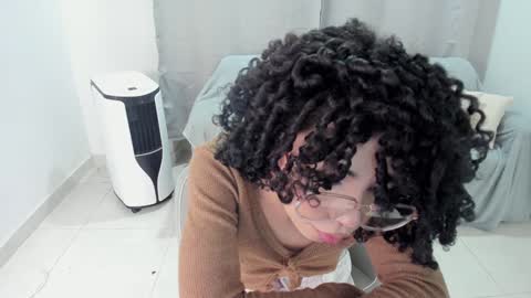 Snapshot of sweet_anie_04 chatting on 1, 2, 2025 Anie online show from 1, 2, 2025