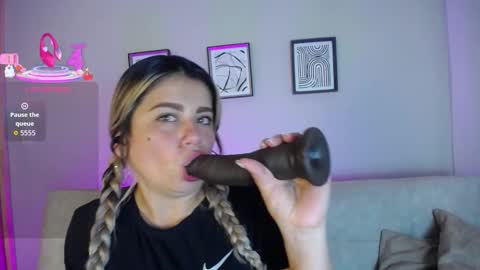 Bella Valery online show from 2, 12, 2025