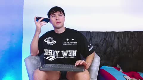 Snapshot of sweet_boysxss chatting on 26, 2, 2026 Theo ithan leo online show from 26, 2, 2026