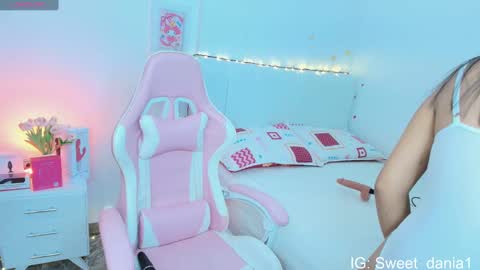 sweet_dania_ online show from 9, 9, 2025