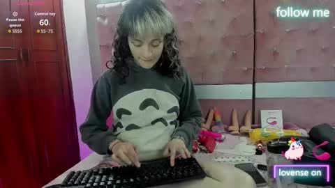  emmili  online show from 28, 11, 2025