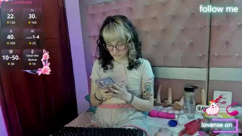  emmili  online show from 4, 3, 2026