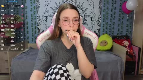 Snapshot of sweet_frosty chatting on 1, 2, 2025 Alice online show from 1, 2, 2025