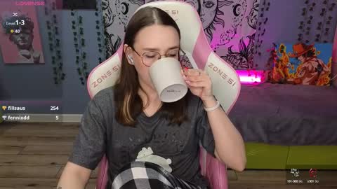 Snapshot of sweet_frosty chatting on 25, 9, 2025 Alice online show from 25, 9, 2025