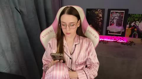 Snapshot of sweet_frosty chatting on 4, 5, 2026 Alice online show from 4, 5, 2026