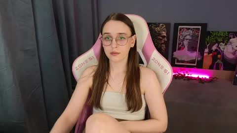 Snapshot of sweet_frosty chatting on 7, 6, 2026 Alice online show from 7, 6, 2026