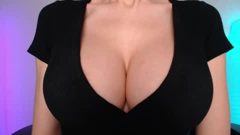 Snapshot of sweet_lil_thing chatting on 13, 4, 2026 Jen online show from 13, 4, 2026