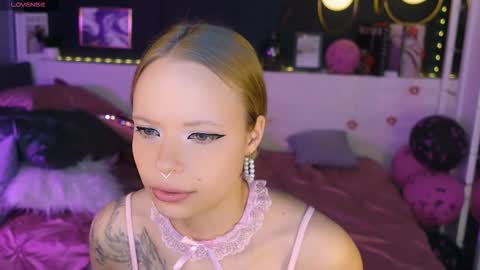 Snapshot of sweet_lucile chatting on 15, 2, 2026 Lucy online show from 15, 2, 2026