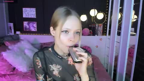 Snapshot of sweet_lucile chatting on 19, 2, 2026 Lucy online show from 19, 2, 2026