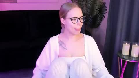 Snapshot of sweet_lucile chatting on 23, 2, 2026 Lucy online show from 23, 2, 2026