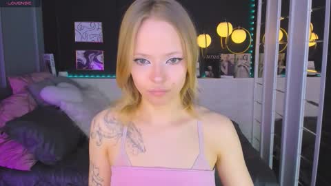 Snapshot of sweet_lucile chatting on 8, 3, 2026 Lucy online show from 8, 3, 2026