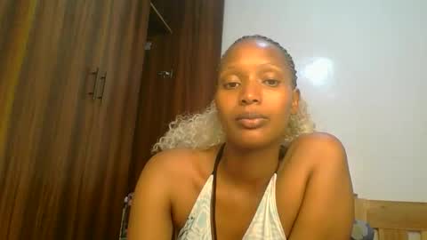 Snapshot of sweet_melod chatting on 5, 3, 2026 Linda online show from 5, 3, 2026