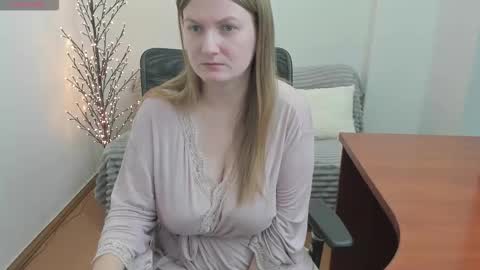 Snapshot of sweet_melody_of_ur_heart chatting on 13, 12, 2025 Mila online show from 13, 12, 2025