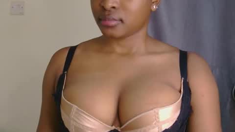 Snapshot of sweet_miah12 chatting on 25, 2, 2026 Queen debby online show from 25, 2, 2026