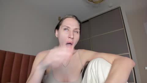 Snapshot of sweet_miss381 chatting on 18, 2, 2025 Sofi online show from 18, 2, 2025