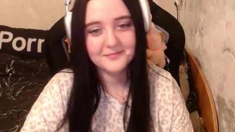 Snapshot of sweet_my_dream chatting on 16, 10, 2025 sweet_my_dream online show from 16, 10, 2025