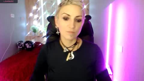 sweet_n_strong online show from 8, 11, 2025