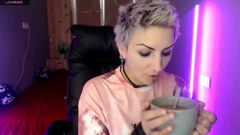 sweet_n_strong online show from 19, 11, 2025