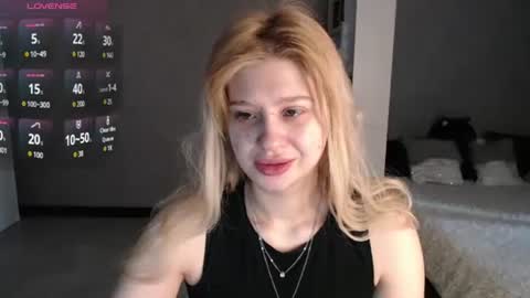 Snapshot of sweet_nicole_333 chatting on 16, 10, 2025 sweet_nicole_333 online show from 16, 10, 2025