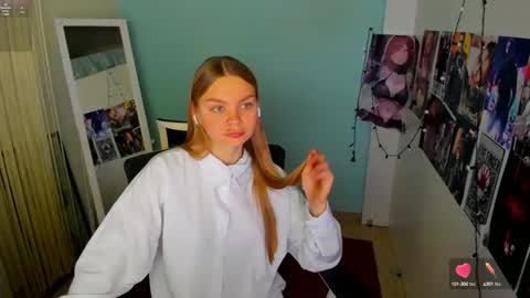 Snapshot of sweet_sabriina chatting on 3, 3, 2025 Sabina online show from 3, 3, 2025