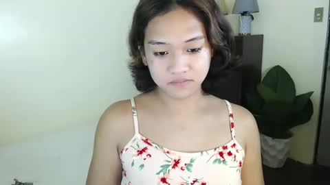 Snapshot of sweet_tenshi chatting on 27, 9, 2025 tenshi online show from 27, 9, 2025