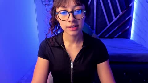 Snapshot of sweet_venus4 chatting on 4, 1, 2025 sweet_venus4 online show from 4, 1, 2025