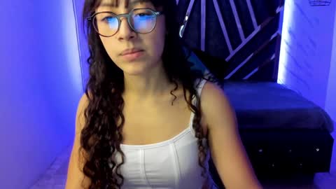 Snapshot of sweet_venus4 chatting on 7, 1, 2025 sweet_venus4 online show from 7, 1, 2025