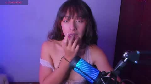 Snapshot of sweet_venus4 chatting on 5, 3, 2025 sweet_venus4 online show from 5, 3, 2025