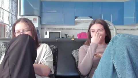 Snapshot of sweet_violetti chatting on 11, 2, 2025 sweet_violetti online show from 11, 2, 2025