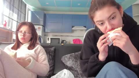 Snapshot of sweet_violetti chatting on 20, 2, 2025 sweet_violetti online show from 20, 2, 2025