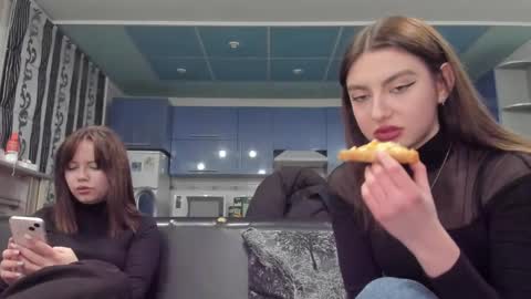 Snapshot of sweet_violetti chatting on 24, 2, 2025 sweet_violetti online show from 24, 2, 2025