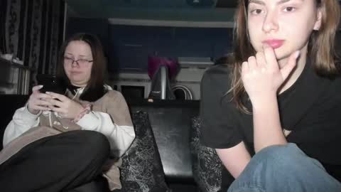 Snapshot of sweet_violetti chatting on 3, 3, 2025 sweet_violetti online show from 3, 3, 2025