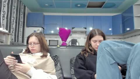 Snapshot of sweet_violetti chatting on 3, 3, 2025 sweet_violetti online show from 3, 3, 2025