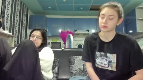 Snapshot of sweet_violetti chatting on 6, 3, 2025 sweet_violetti online show from 6, 3, 2025