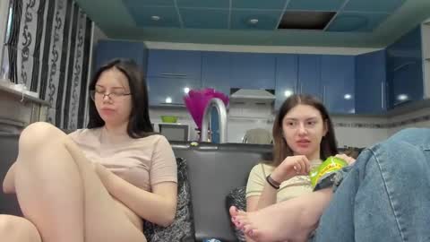 Snapshot of sweet_violetti chatting on 7, 3, 2025 sweet_violetti online show from 7, 3, 2025