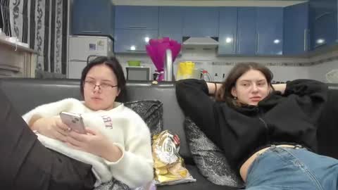 Snapshot of sweet_violetti chatting on 7, 3, 2025 sweet_violetti online show from 7, 3, 2025