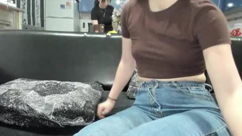 Snapshot of sweet_violetti chatting on 9, 3, 2025 sweet_violetti online show from 9, 3, 2025