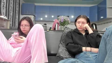 Snapshot of sweet_violetti chatting on 10, 3, 2025 sweet_violetti online show from 10, 3, 2025